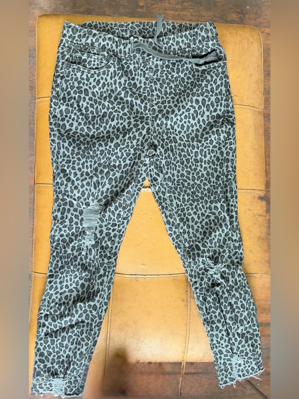 Leopard Print Distressed Ankle Pants - Gray